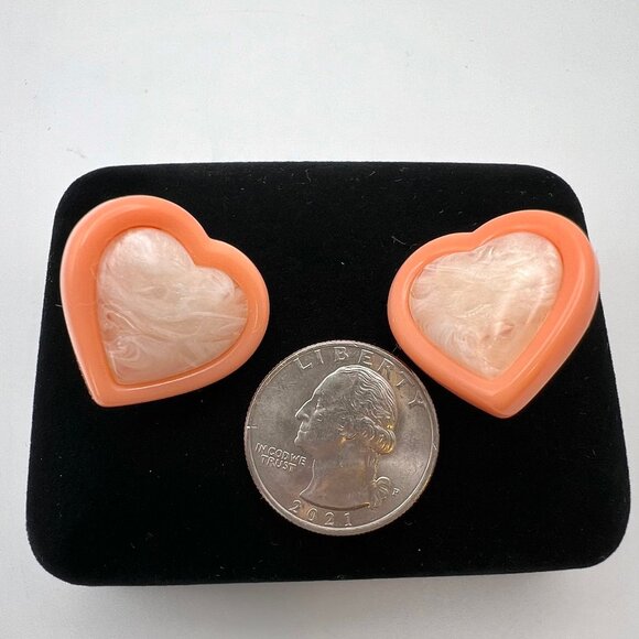 Avon Coral Modern Heart CLIP Earrings - 1980's New Deadstock - Picture 3 of 4